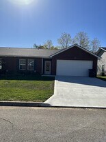 800 Spring Park Rd in Knoxville, TN - Building Photo