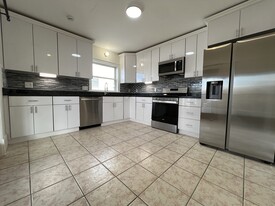 128 Buttonwood St, Unit 1 Apartamentos