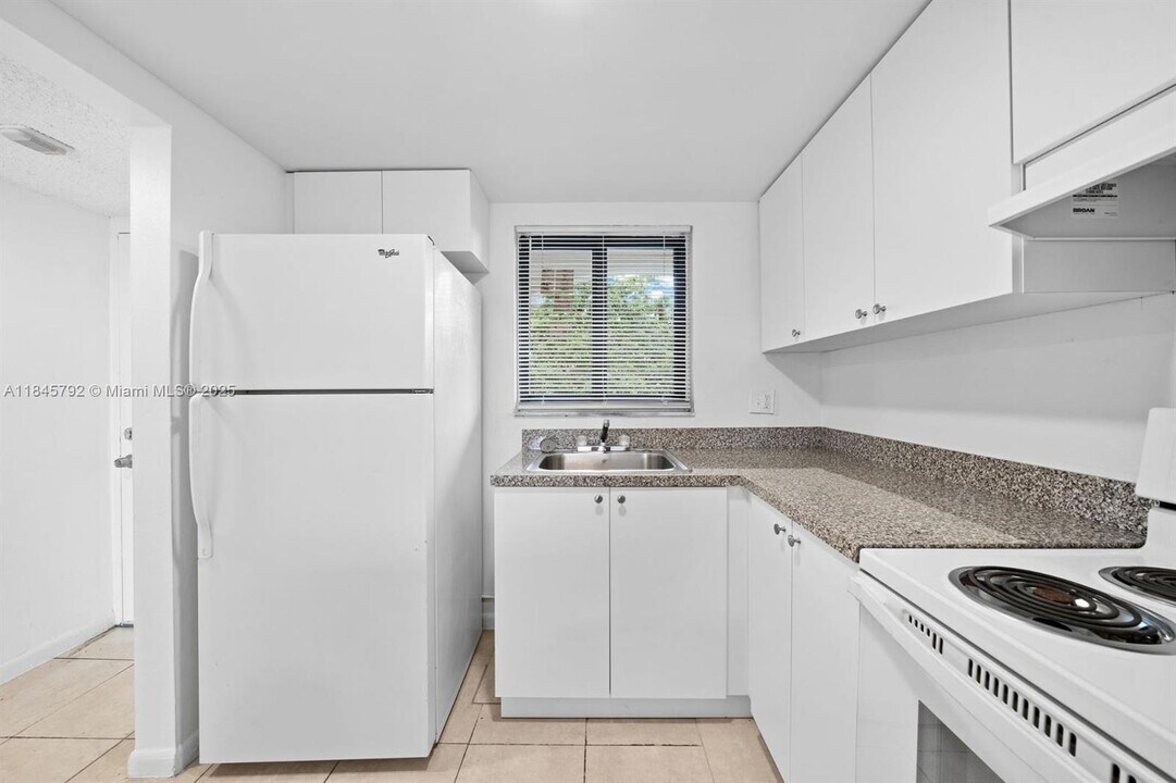 2611 NW 56th Ave in Lauderhill, FL - Building Photo