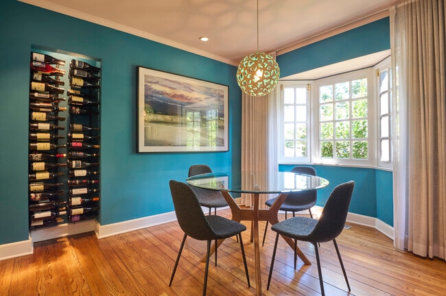 5105 Morella Ave in Valley Village, CA - Building Photo - Building Photo