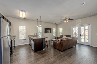 Athens Commons- Student Housing in DeLand, FL - Foto de edificio - Interior Photo