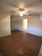 5213 Joe Sayers Ave in Austin, TX - Foto de edificio - Building Photo