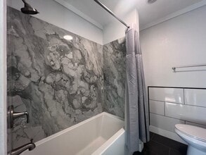 1932 W 76th St in Los Angeles, CA - Building Photo - Building Photo