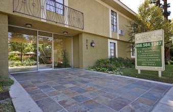 University Gardens in Northridge, CA - Foto de edificio - Building Photo