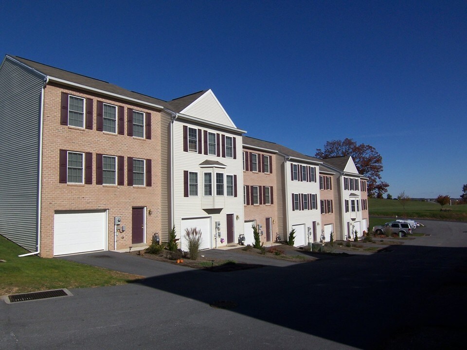 2 - 14 Tate Way in York, PA - Foto de edificio