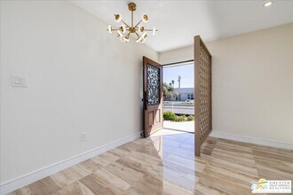 372 E Molino Rd in Palm Springs, CA - Building Photo - Building Photo