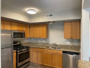 655 Perrie Dr in Elk Grove Village, IL - Building Photo - Building Photo