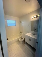 2224 Pierce St, Unit 26 in Hollywood, FL - Building Photo - Building Photo