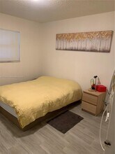 300 Berkley Rd in Hollywood, FL - Building Photo - Building Photo