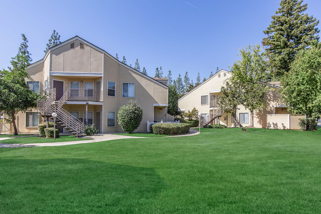 Westcourte Apartments in Bakersfield, CA - Building Photo - Building Photo