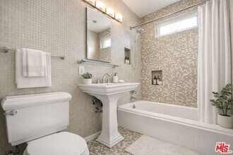 2822 11th St in Santa Monica, CA - Building Photo - Building Photo