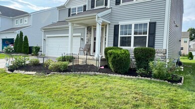 270 McElhinny Ln in Lewis Center, OH - Foto de edificio - Building Photo