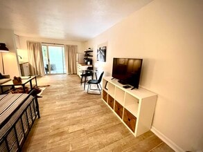 3003 Summer Hill Pl in Fairfield Bay, AR - Foto de edificio - Building Photo