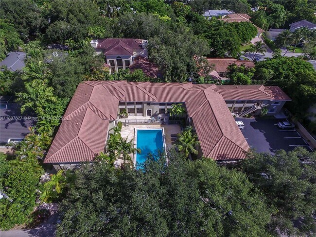 125 Edgewater Dr in Coral Gables, FL - Foto de edificio - Building Photo