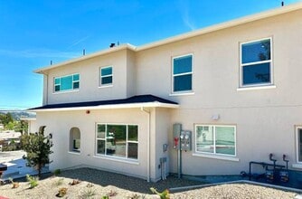 19241 Carlton Ave in Castro Valley, CA - Building Photo - Building Photo