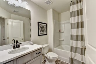 108 Auburn Gate Ln in Auburn, GA - Foto de edificio - Building Photo