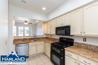 3882 Creststone Pl in San Diego, CA - Foto de edificio - Building Photo