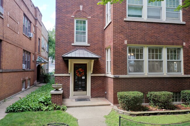 5658 N Campbell Ave in Chicago, IL - Building Photo - Building Photo