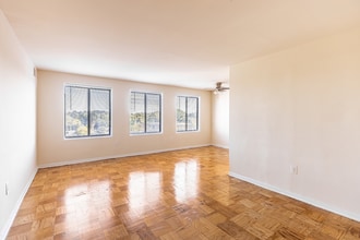 Park Tanglewood in Riverdale, MD - Building Photo - Building Photo