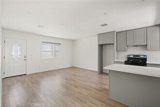 6930 Enfield Ave, Unit 9117 in Los Angeles, CA - Building Photo - Building Photo
