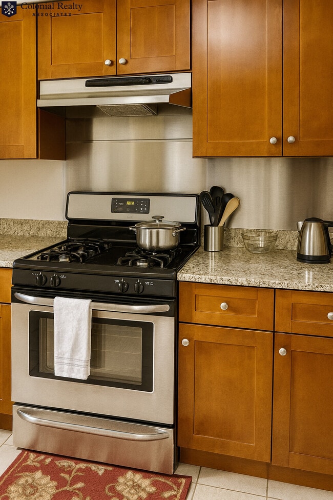 10 Strathmore Rd in Brookline, MA - Foto de edificio - Building Photo