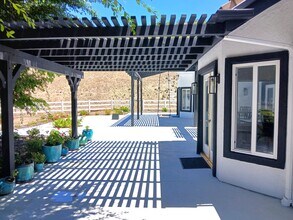 43605 Los Gatos Rd in Temecula, CA - Foto de edificio - Building Photo