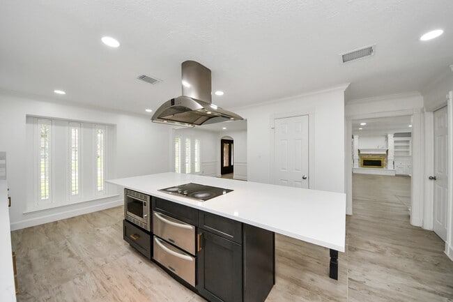 property at 1719 Saddlecreek Dr