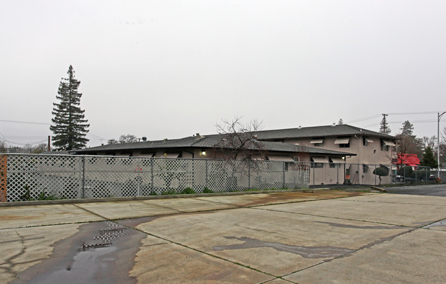 St. Kathryn Apartments in Roseville, CA - Building Photo - Building Photo