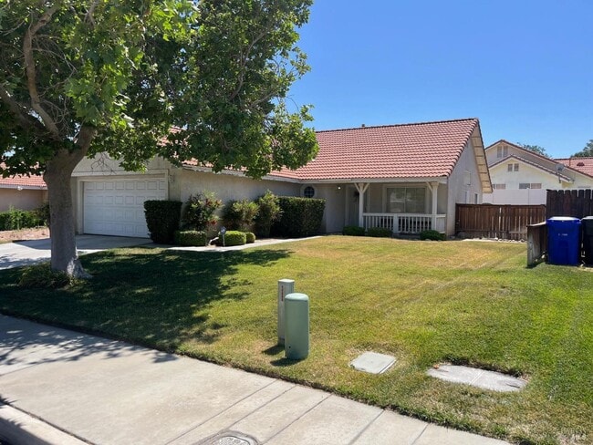 15571 Amber Pointe Dr in Victorville, CA - Building Photo - Building Photo