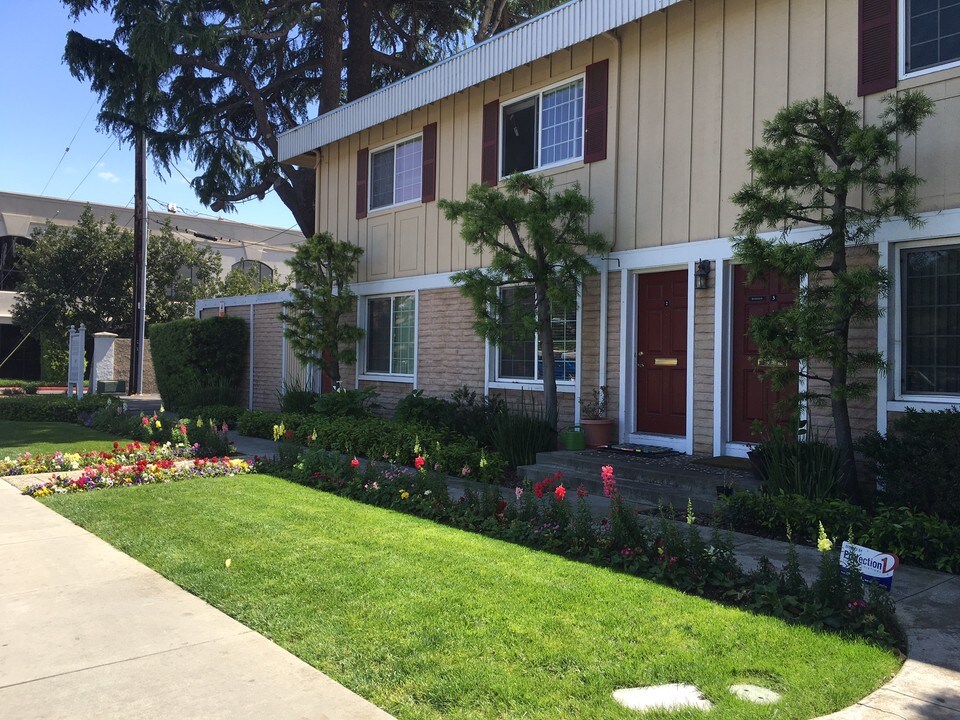 Deodar Townhomes in San Jose, CA - Building Photo