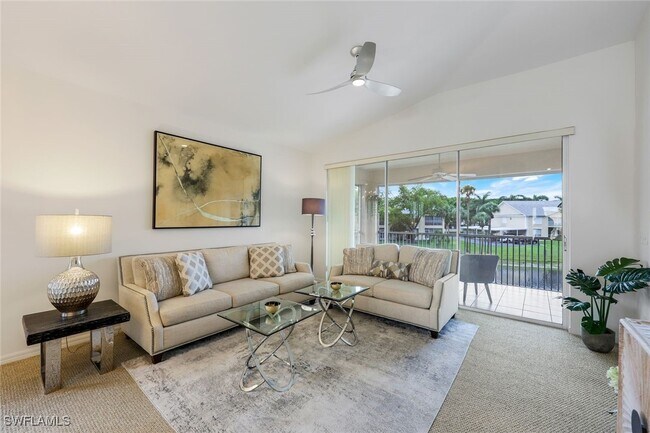 437 Wiggins Lake Ct in Naples, FL - Building Photo - Building Photo