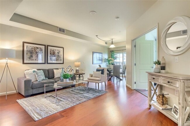 property at 925 N Lincoln St