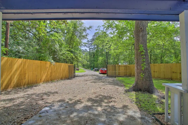 property at 102 Pawnee Dr