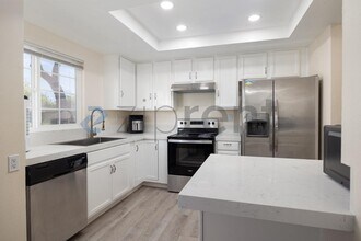 2404 Manzana Way in San Diego, CA - Building Photo - Building Photo