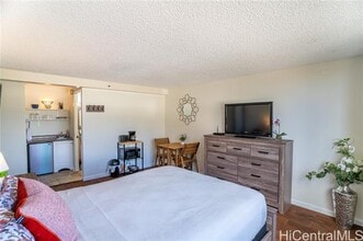 444 Niu St in Honolulu, HI - Building Photo - Building Photo