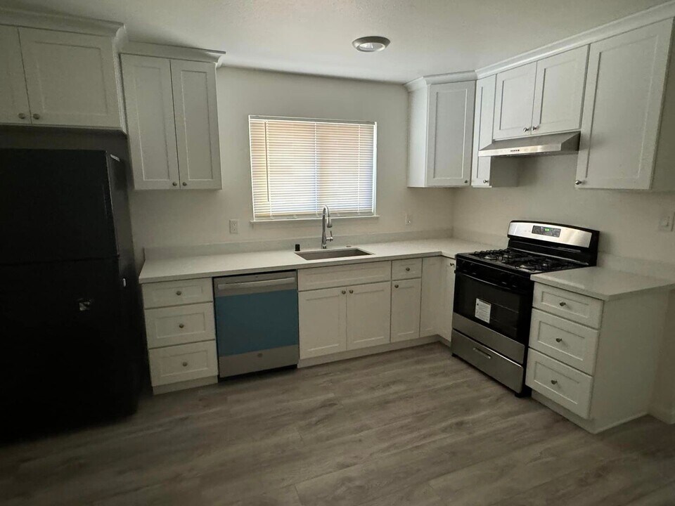 5546 Palmdale Way-Unit -5548 in Sacramento, CA - Building Photo