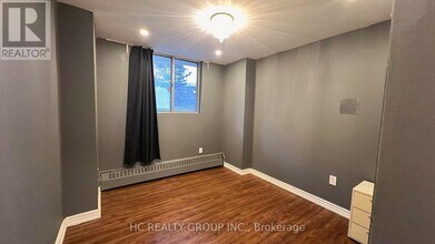 100 Dundalk Dr in Toronto, ON - Building Photo - Building Photo