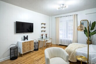 317 W 74th St-Unit -ID379480P in New York, NY - Building Photo - Building Photo