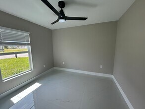 3433 NE 11th Pl in Cape Coral, FL - Building Photo - Building Photo