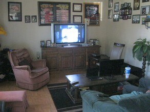 1955 Mayflower Pl in Hemet, CA - Building Photo - Building Photo