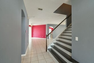 831 Corvina Dr in Davenport, FL - Foto de edificio - Building Photo