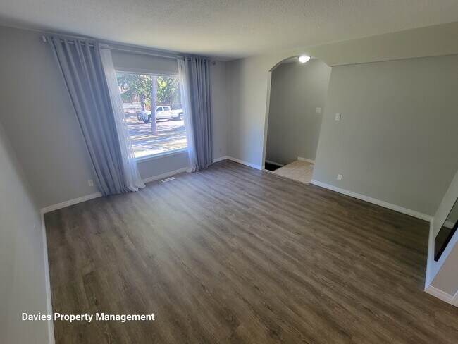 12012-12088 88 St in Edmonton, AB - Building Photo - Building Photo