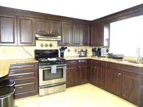 303 Bishop St in Framingham, MA - Foto de edificio - Building Photo