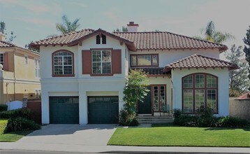 22615 Summerfield in Mission Viejo, CA - Foto de edificio - Building Photo