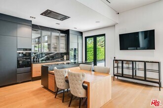 16015 Valley Wood Rd in Los Angeles, CA - Building Photo - Building Photo