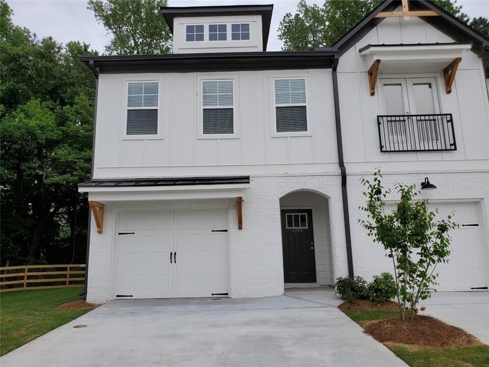4203 Spg Vly Cir in Tucker, GA - Building Photo