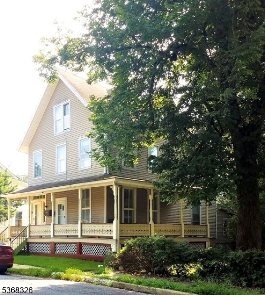 9 E Johnston St in Washington, NJ - Building Photo