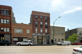 1321 W Grand Ave in Chicago, IL - Building Photo - Building Photo