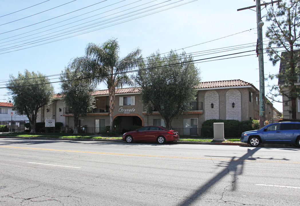 Granada Apartments in Sherman Oaks, CA - Building Photo