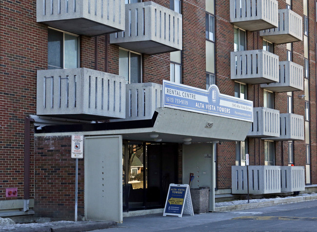 Alta Vista Towers Apartments in Ottawa, ON - Building Photo - Building Photo